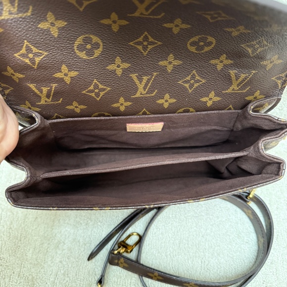 Louis Vuitton Monogram Pochette Metis - Picture 2 of 10